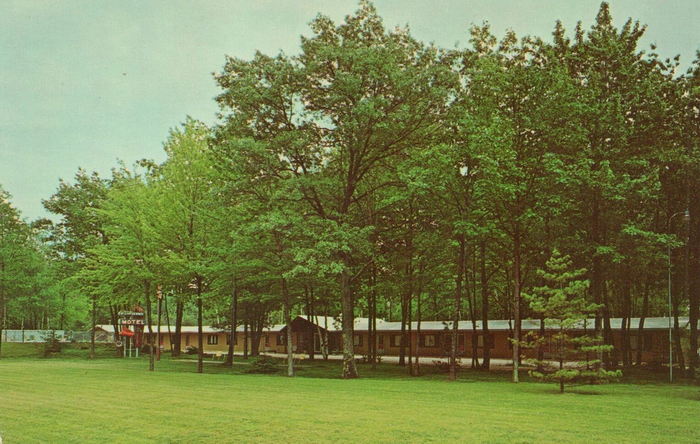 Crescent Motel - Vintage Postcard (newer photo)